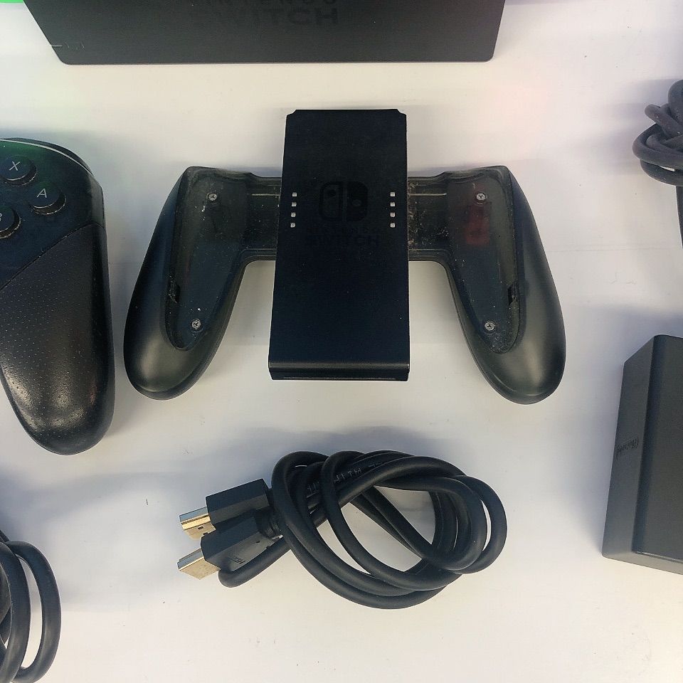 【動作確認済み】Nintendo Switch 本体 ＋ ソフト2本 通電確認済み・動作未確認】Nintendo Switch 本体 【ゲーム機