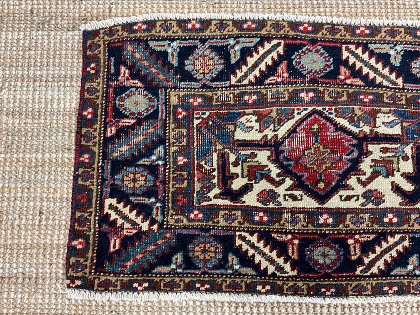 ヴィンテージラグ ペルシャ絨毯 へリーズ産 57cm×101cm 手織り絨毯 ハンドメイド M003