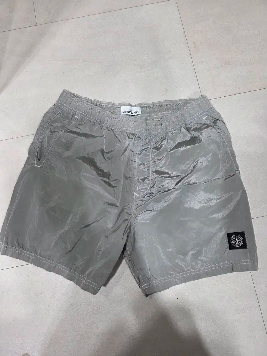 STONE ISLAND ストーンアイランド スイムショーツ L ボタン x