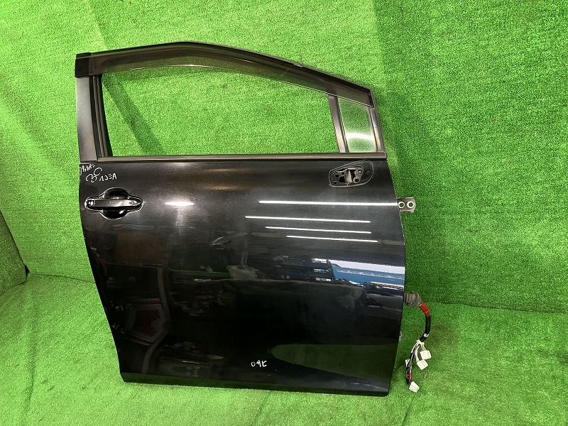 シエンタ NHP170G 右フロントドア ハイブリッドG 7人 アサヒ M2H3 67001-52560 209