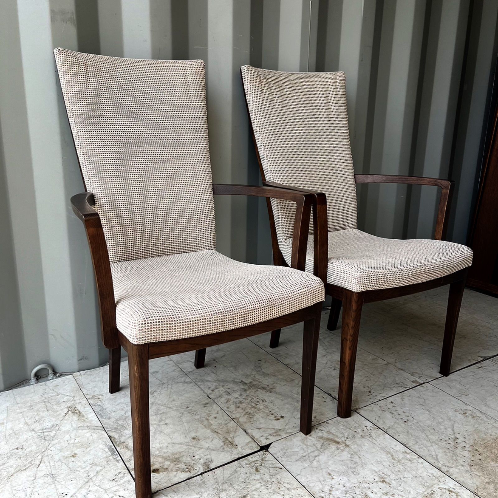 取付無料！カリモク チターノ 肘掛付ハイバックファブリックダイニングチェア2脚✨ 取付無料！カリモク チターノ 肘掛付ハイバックファブリックダイニング