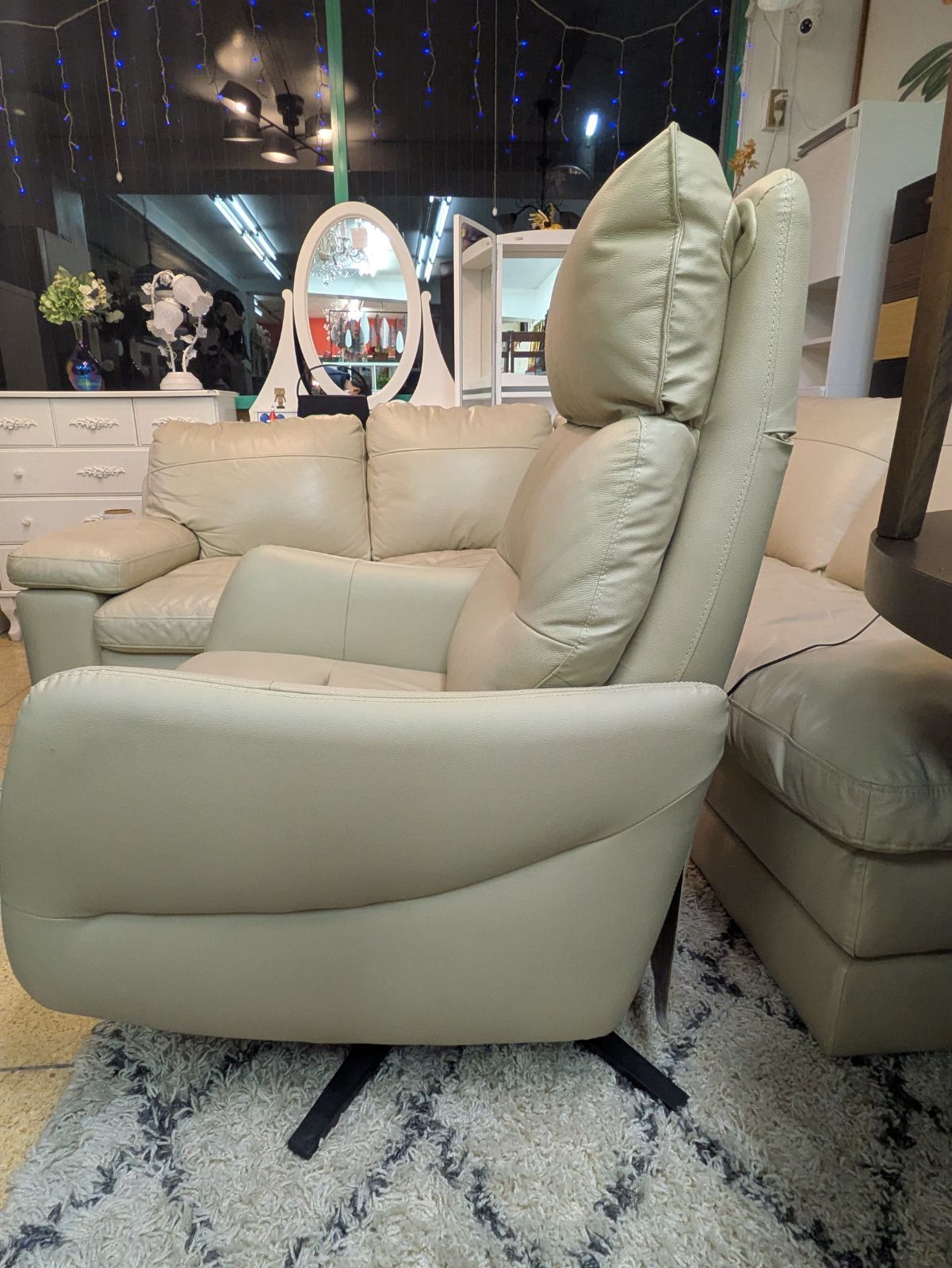 電動本革リクライニングパーソナルチェア(2モーターLE01BE) 電動布張り