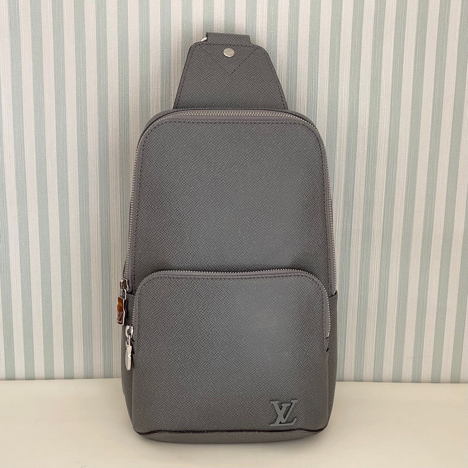 LOUIS VUITTON ルイヴィトン アヴェニュー スリングバッグ バックパック タイガ M30801 グレー