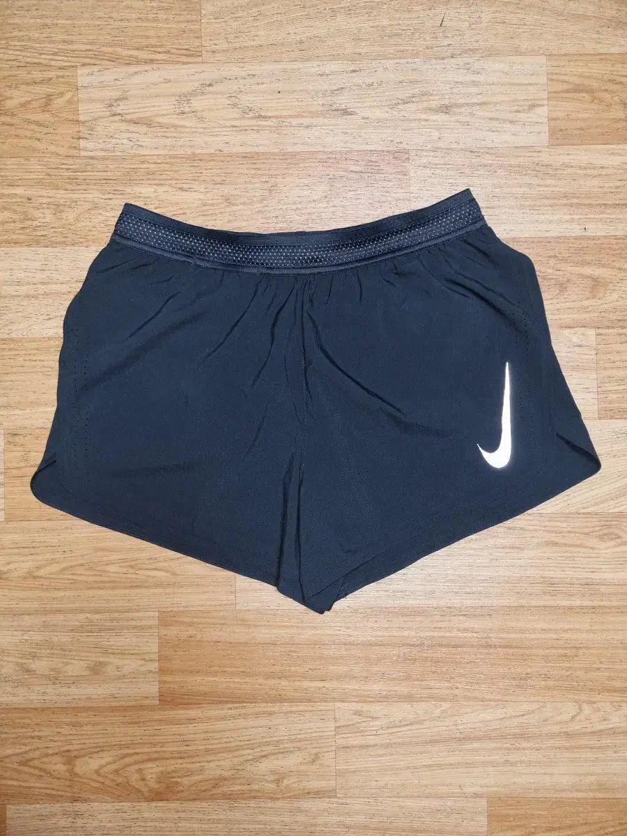 Nike(ナイキ） M エアロスイフト 4 インチ ミドル ヒュッと振る
