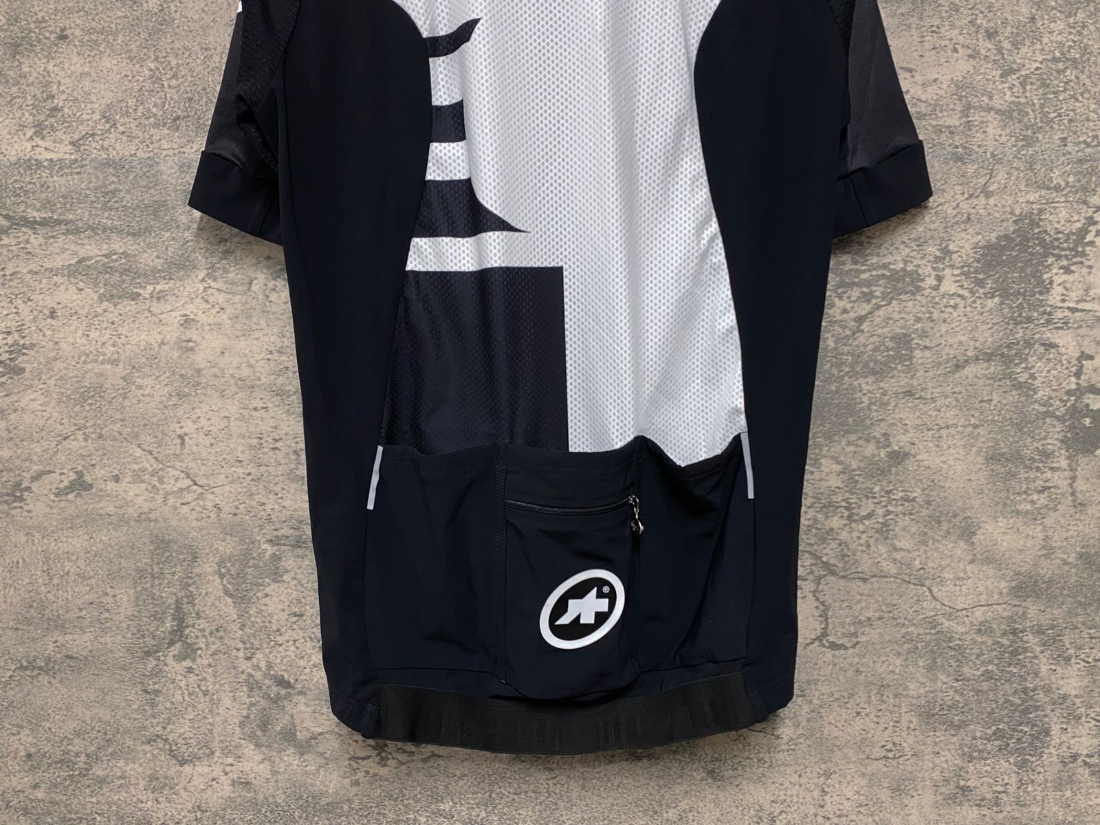 アソス assos サイクルジャージ　Lサイズ サイクルウエア　黒 スイスのプレミアムサイクルウェア ASSOS（アソス