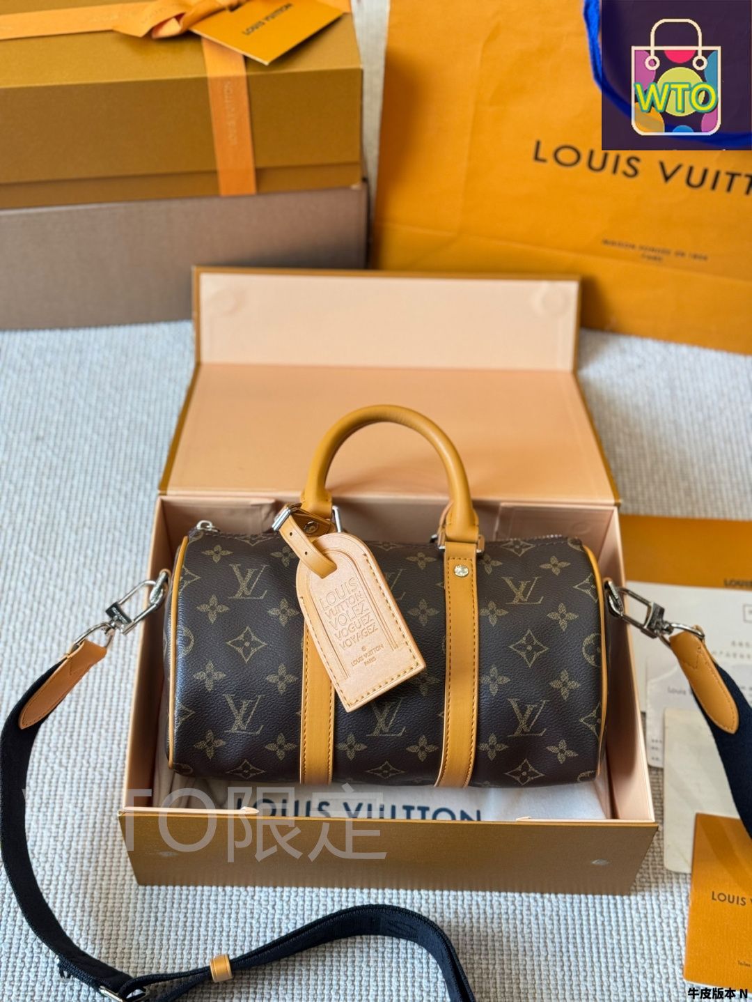 Louis Vuitton ブラックメタルキーホルダー s-l1200.jpg