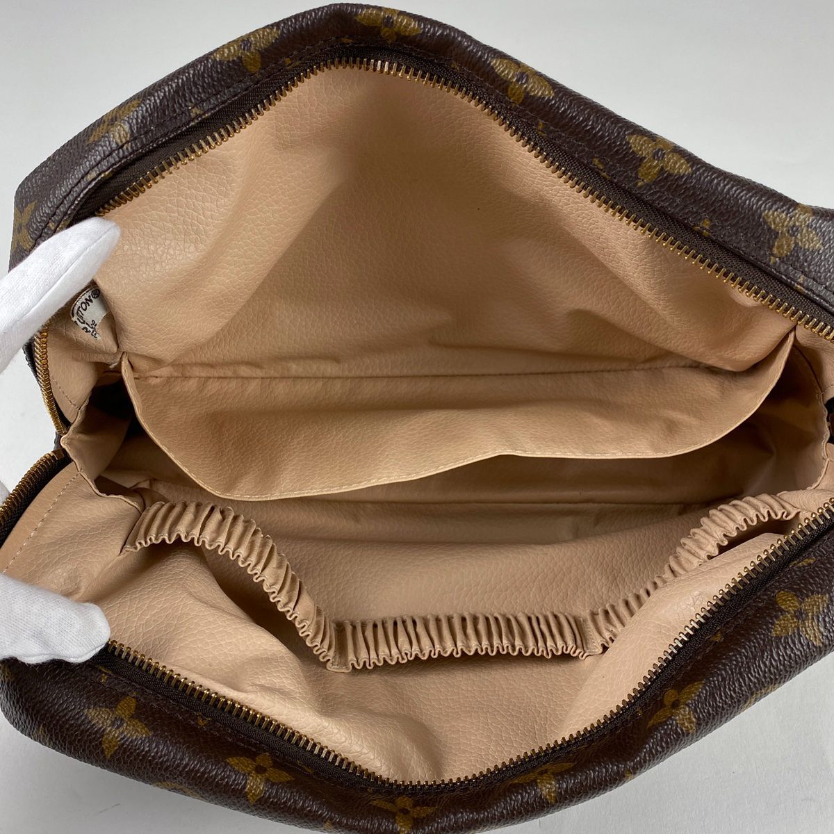 ルイ・ヴィトン Louis Vuitton トゥルース トワレット 28 メイク 