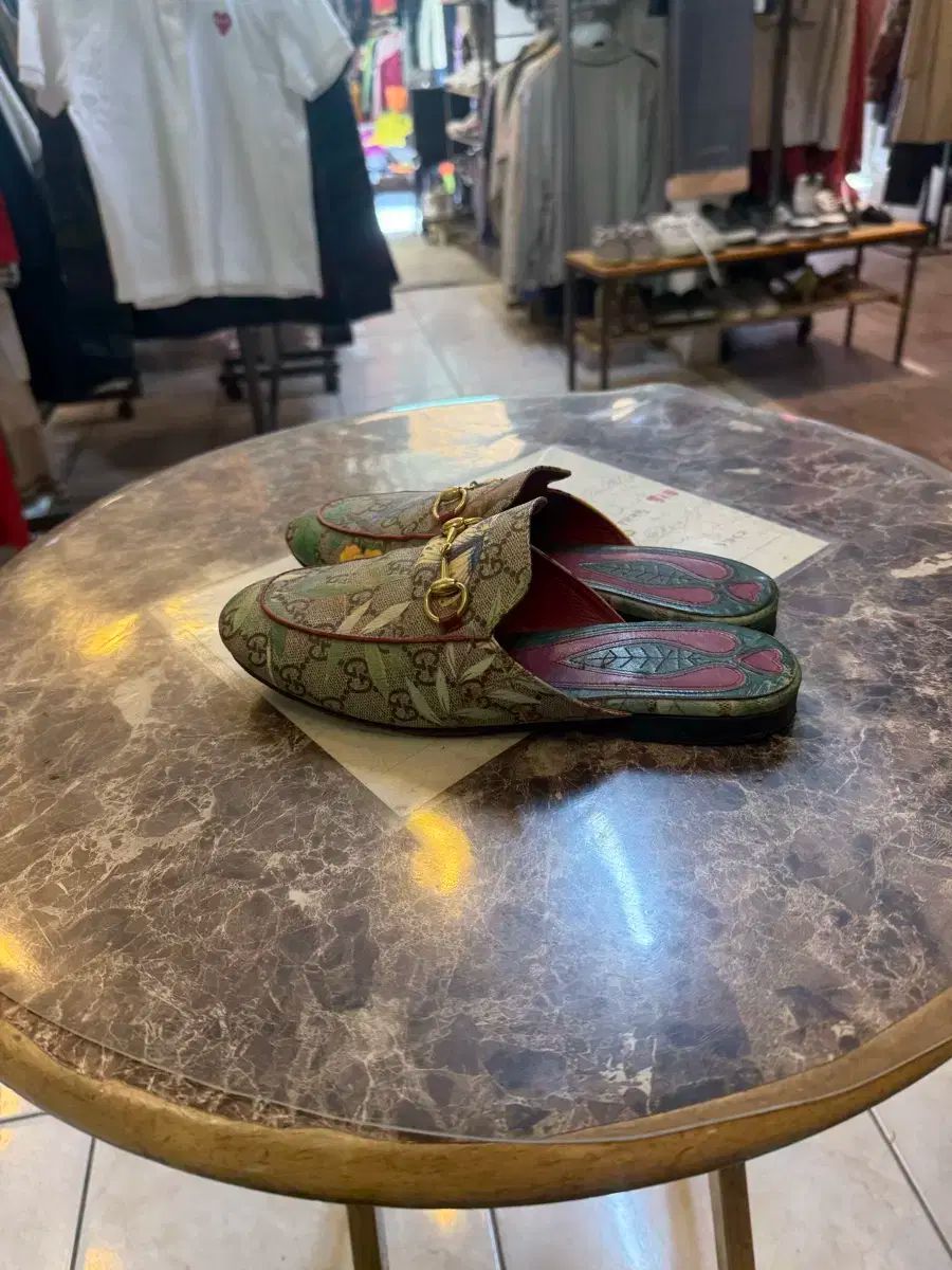 GUCCI グッチ