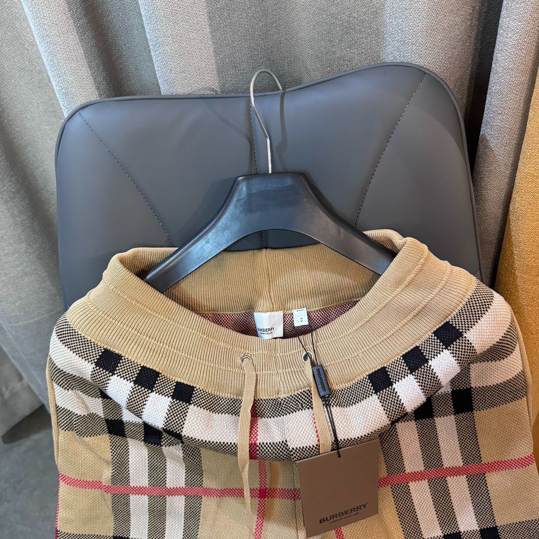 ［極美品］ バーバリー　ストライプ ショートパンツ　半ズボン　ベージュ　紐付き BURBERRY