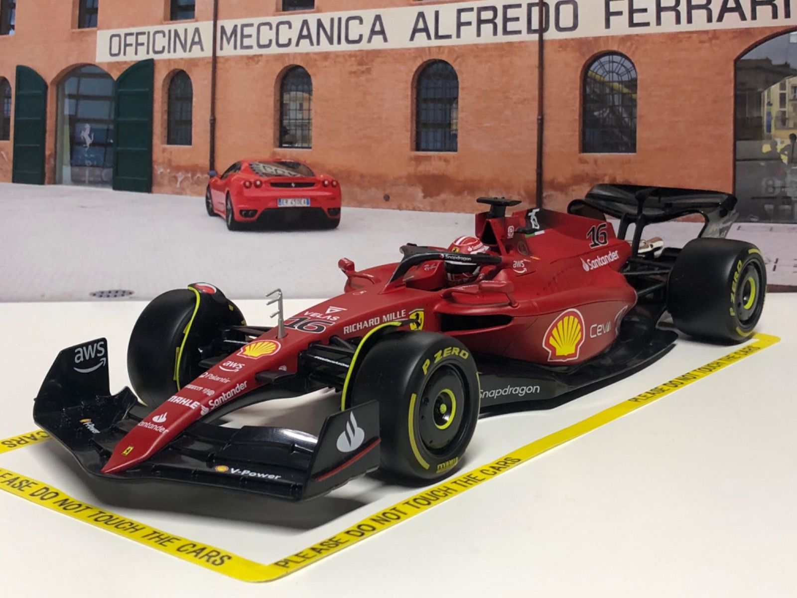 Burago 1/18 Ferrari F1-75 #16 CHARLES LECLERC フェラーリ ブラーゴ