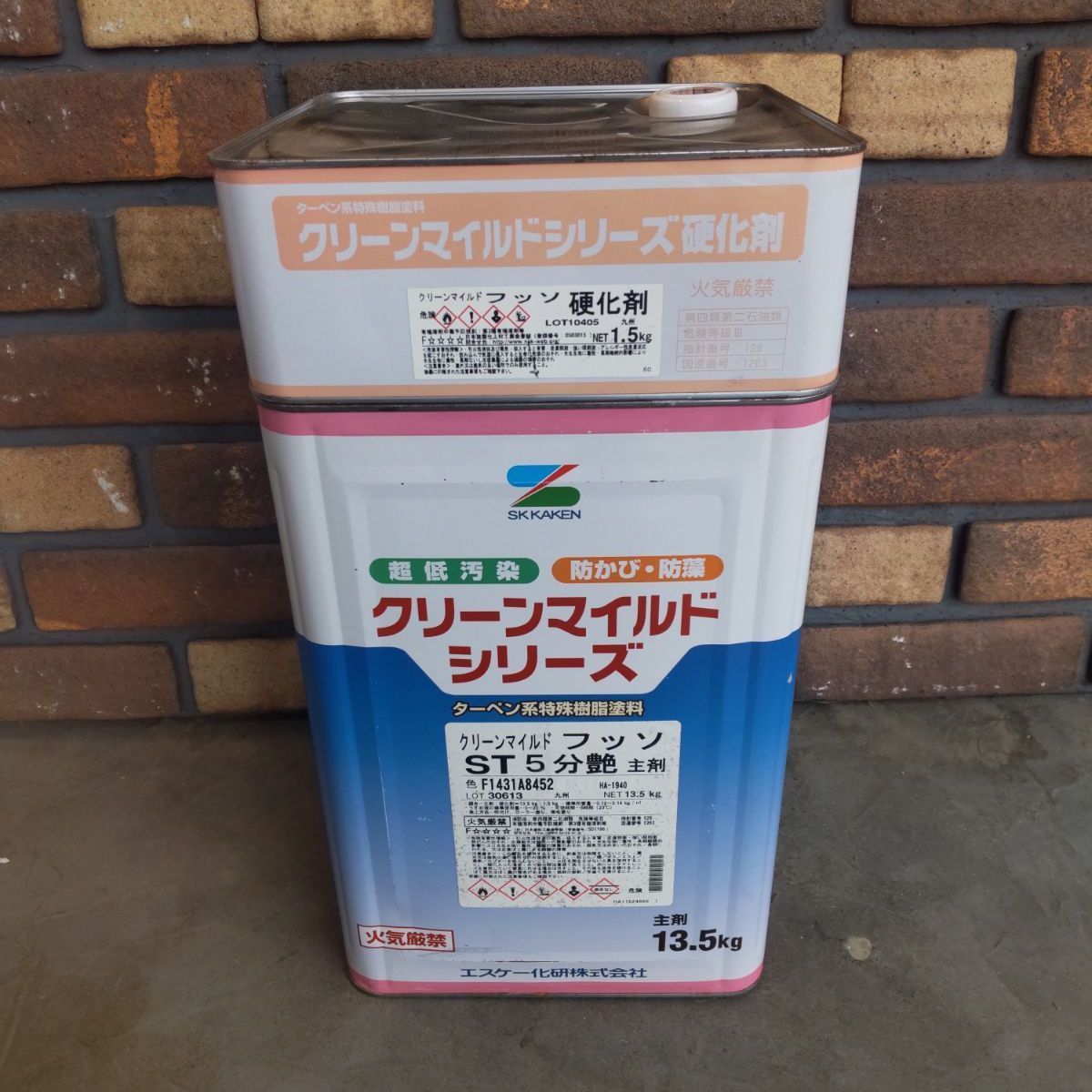 エスケー クリーンマイルドフッソST 5分艶 主剤・硬化剤セット N-72近似 グレー系 15ｋｇセット 屋内外 コンクリート モルタル 鉄部  ステンレス 一部開封 塗料 一斗缶 塗装 住宅 建築用 壁 - メルカリ