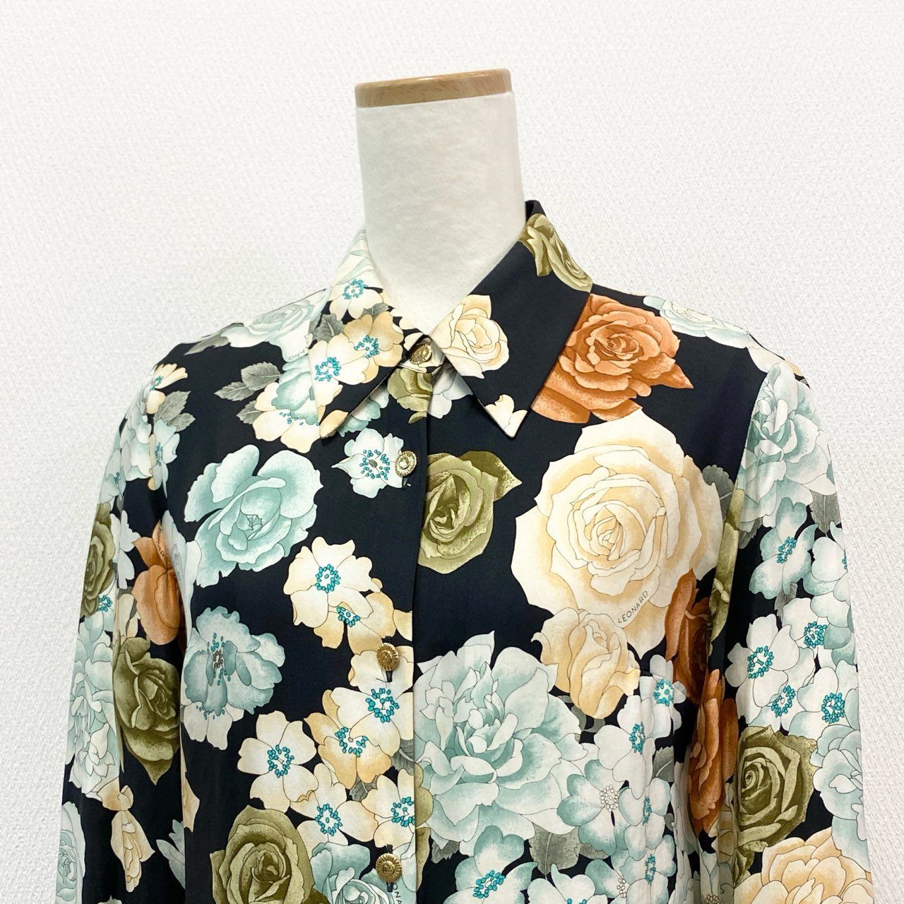 86k12 LEONARD レオナール 美しい花柄プリント 長袖シャツ 86k12 LEONARD レオナール 美しい花柄プリント 長袖シャツ