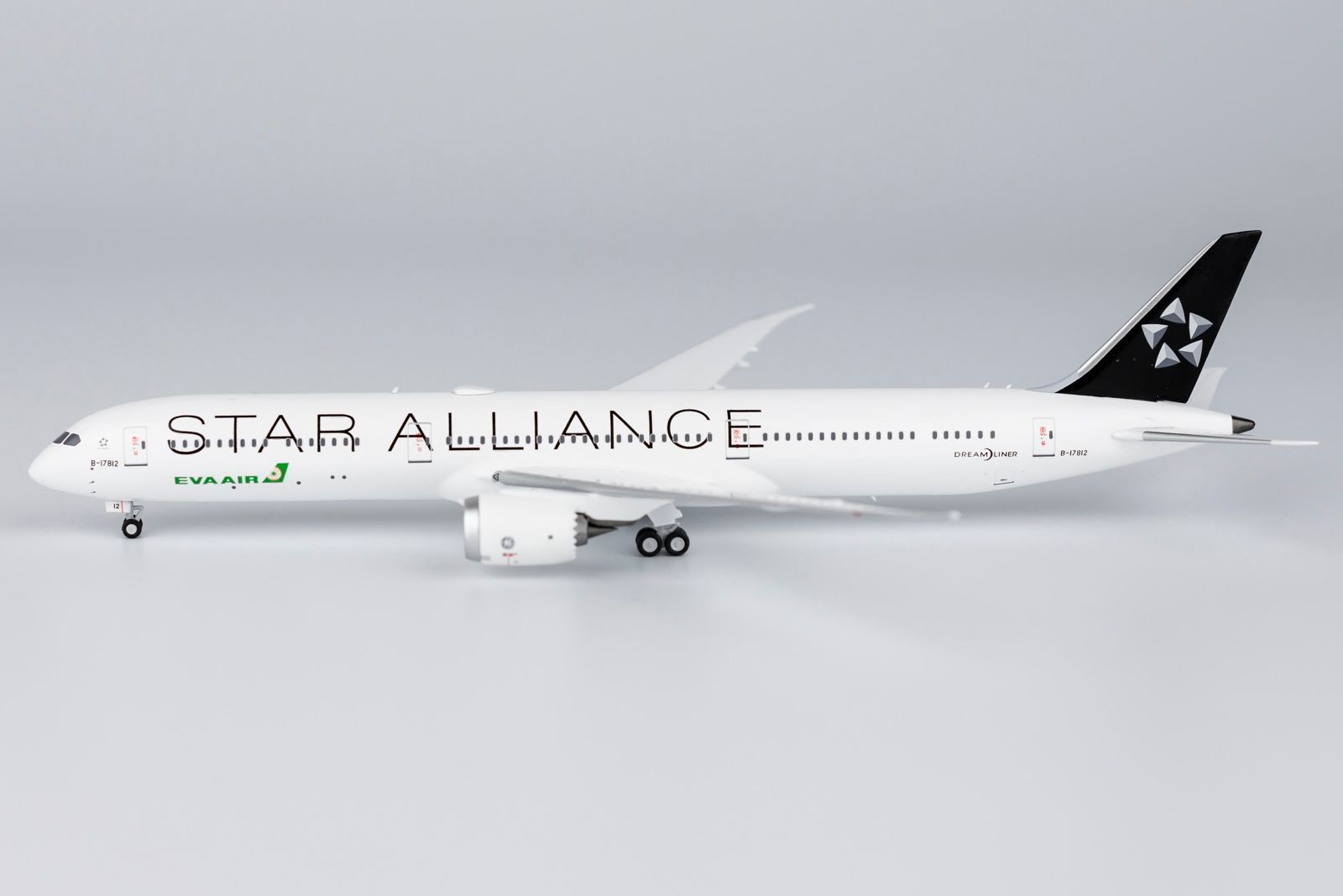 Amazon.co.jp: NGmodel エバー航空 787-10 B-17811 1/400 : ホビー
