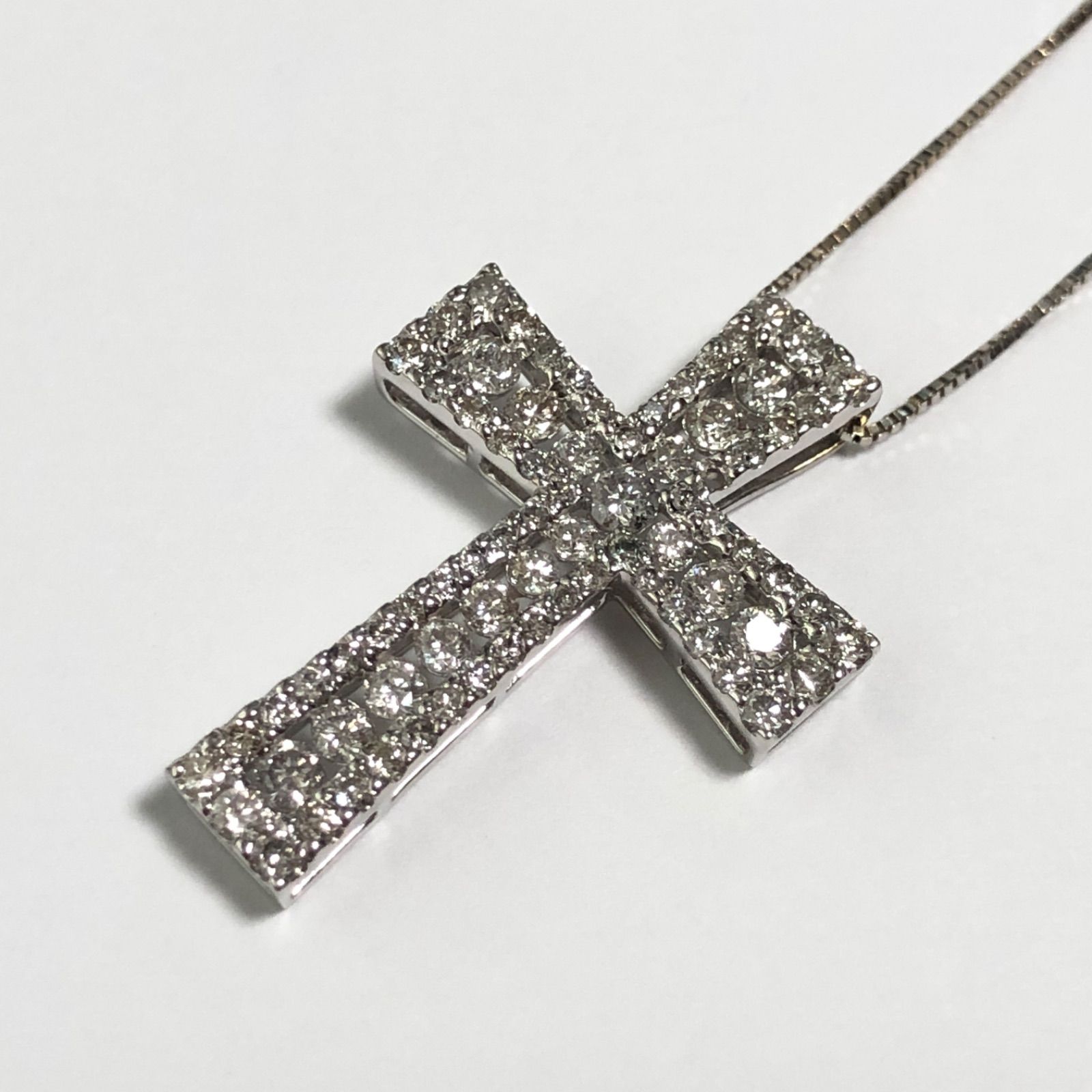 K18WG ダイヤモンド　1.00ct クロス十字架　デザイン　ネックレス