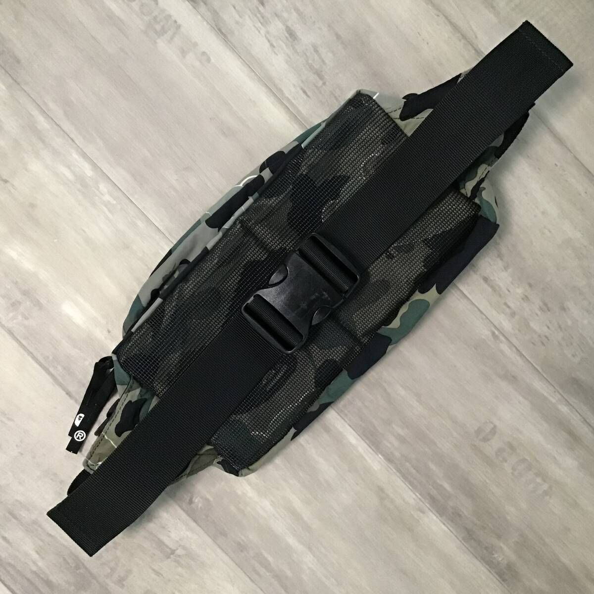 ☆激レア☆ KAWS bendy 1st camo green ウエスト バッグ a