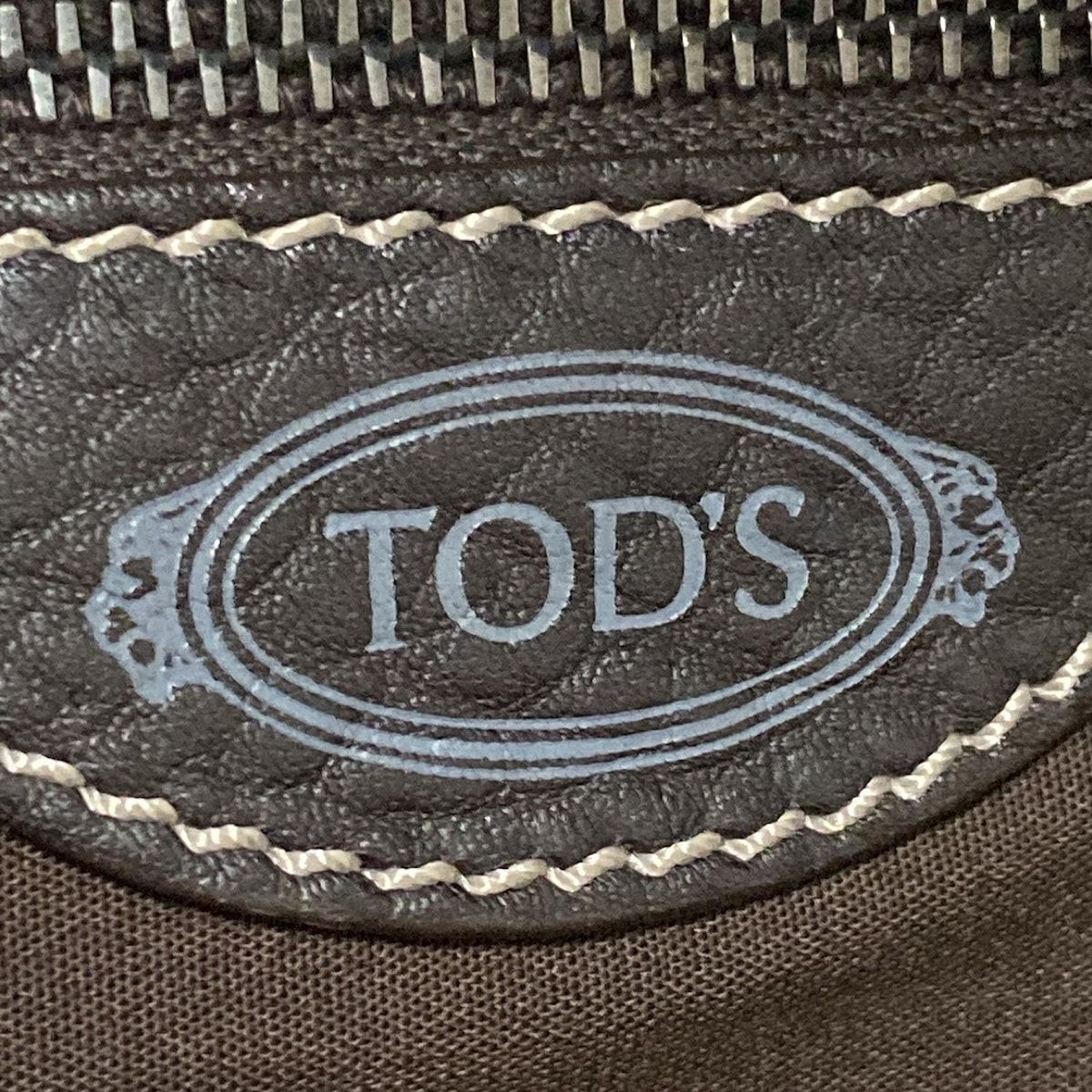 ダークブラウン