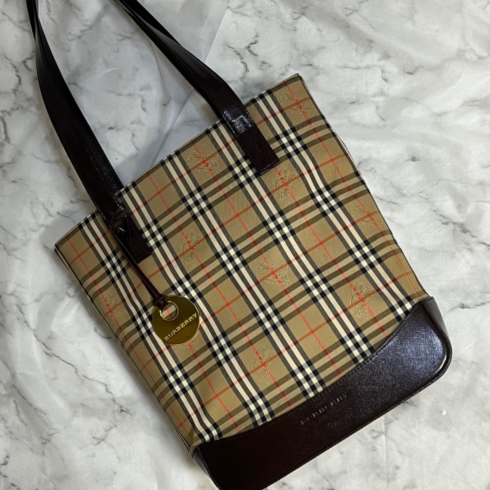 本店は BURBERRY トートバッグ チャーム シャドーホース ノバチェック