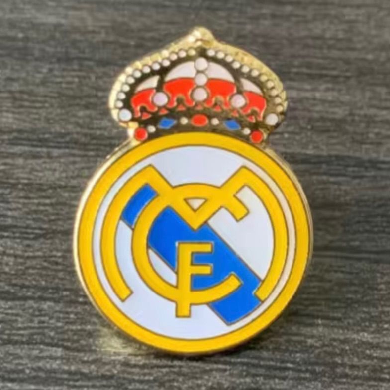 サッカー ピンバッジ 全7種 選択可 クラブチーム - メルカリ