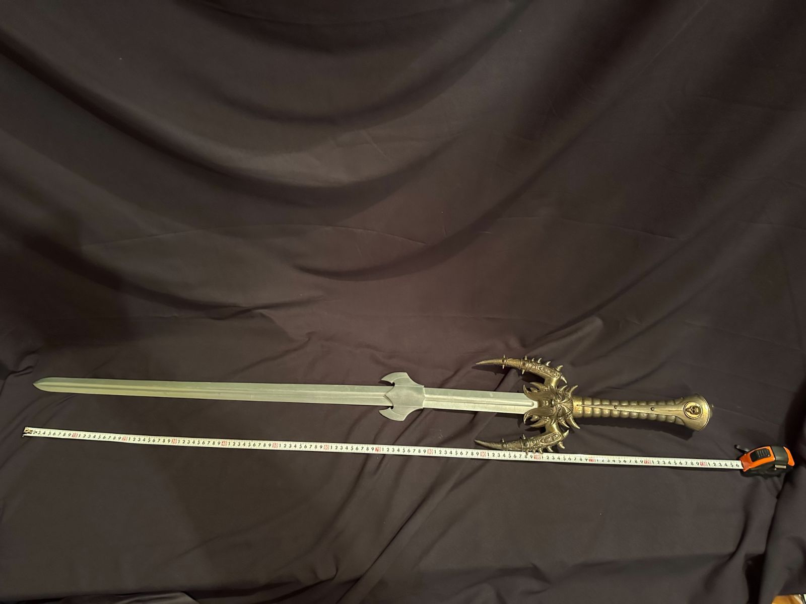 西洋剣 模造刀 レプリカ 長さ約106cm 重量約2.6kg コスプレ　現状 西洋剣 模造刀 レプリカ 長さ約130cm 重量約3.5kg コスプレ 現状