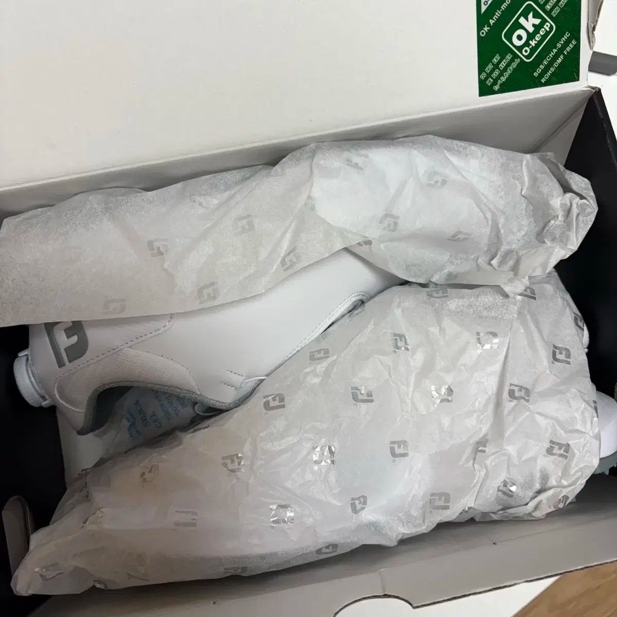 ゴルフシューズ