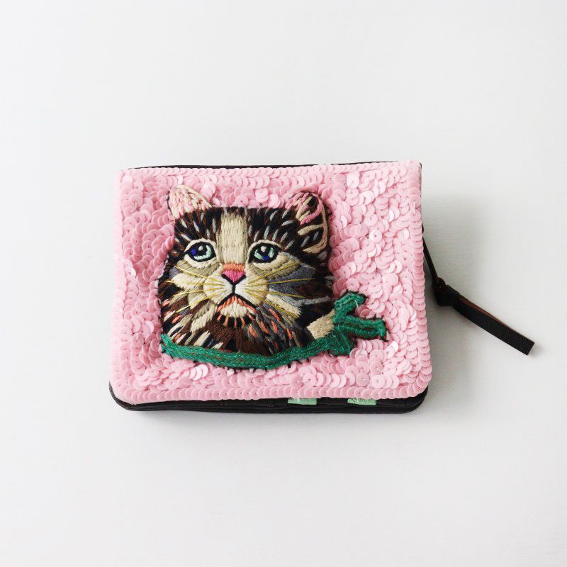 TAMAOWORLD刺繍ビーズ装飾のブルーシルバー三つ折り財布 TAMAOWORLD刺繍ビーズ装飾のブルーシルバー三つ折り財布