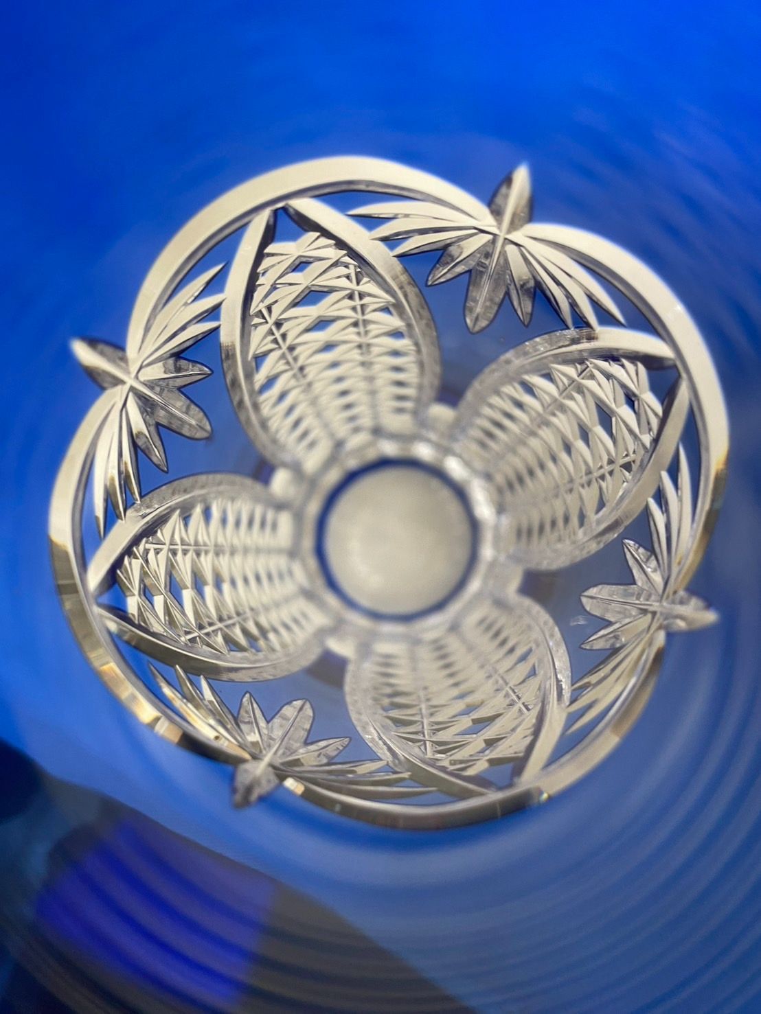 江戸切子 カガミクリスタル 花瓶 KAGAMI CRYSTAL 笹っ葉に八角籠目 紋 F673-1845-CCB 極美品 KAGAMI CRYSTAL カガミクリスタル 江戸切子 一輪挿し 花瓶