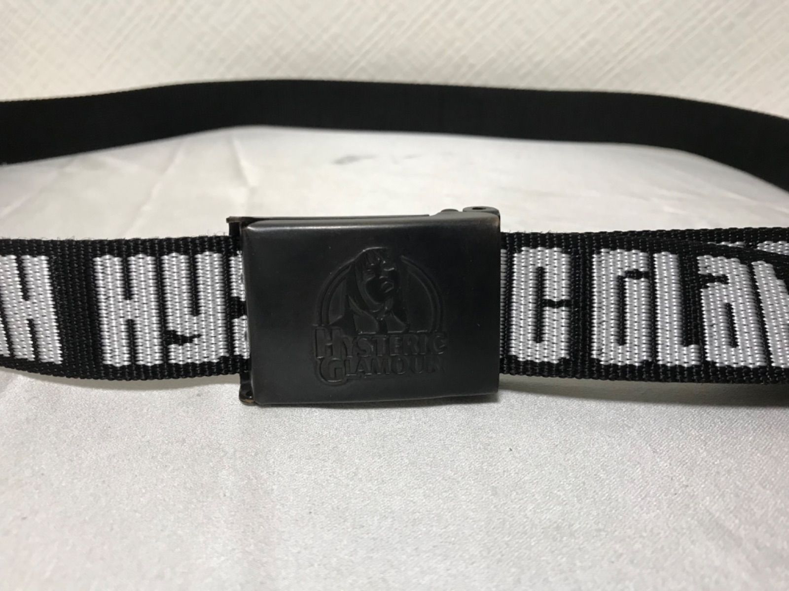 HYSTERIC GLAMOUR ロゴ入りナイロンベルト ブラック/ホワイト HYSTERIC GLAMOUR ロゴ入りナイロンベルト ブラック/ホワイト 美