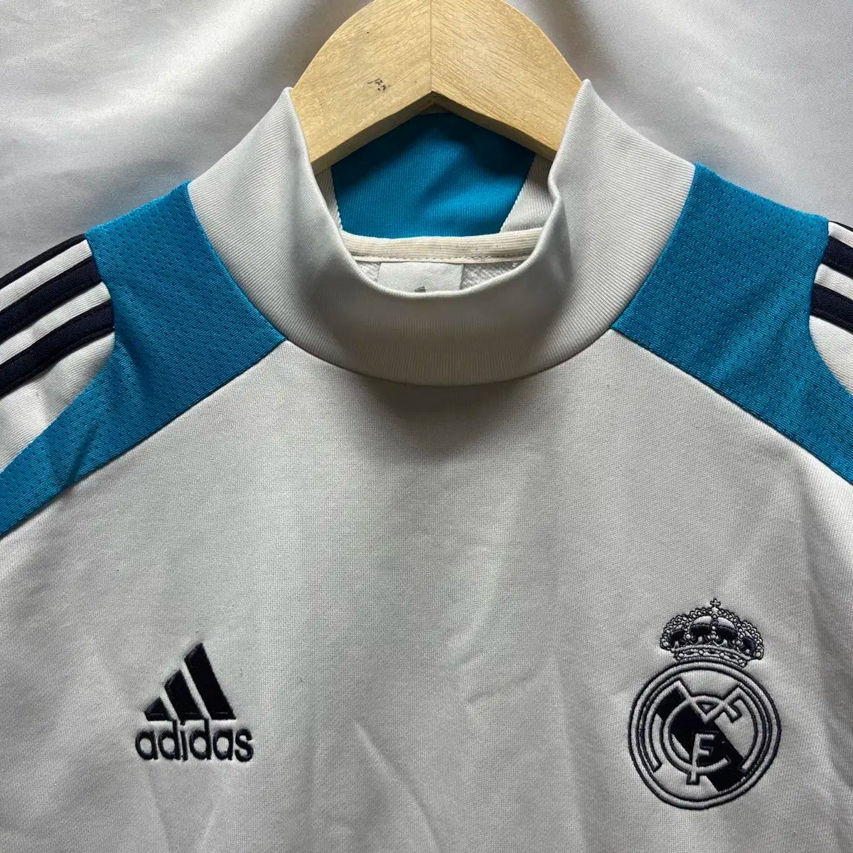 アディダストレーニングトップ レアルマドリード 入手困難】アディダス