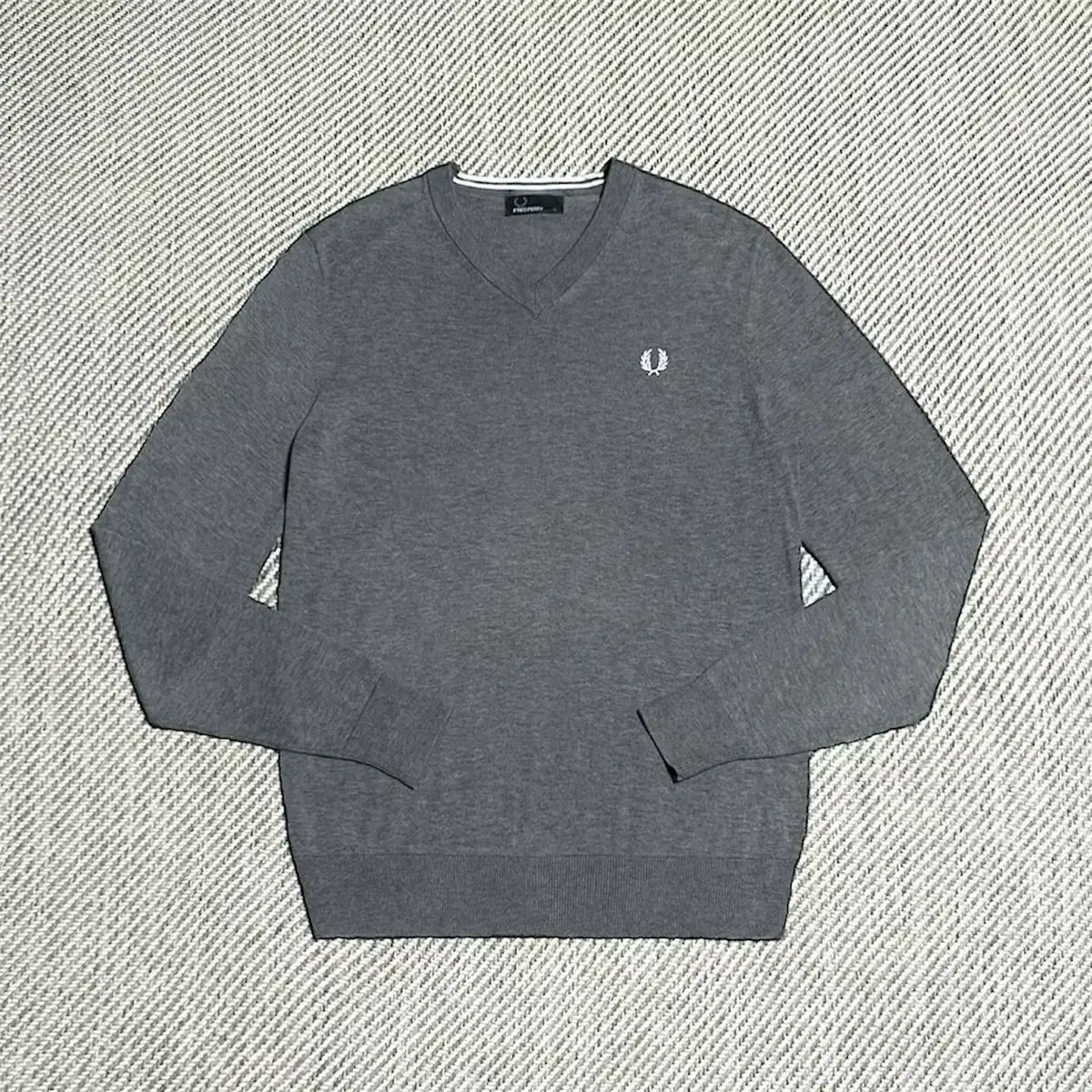 S Fredperry FRED PERRY(フレッドペリー) グレー コットン V