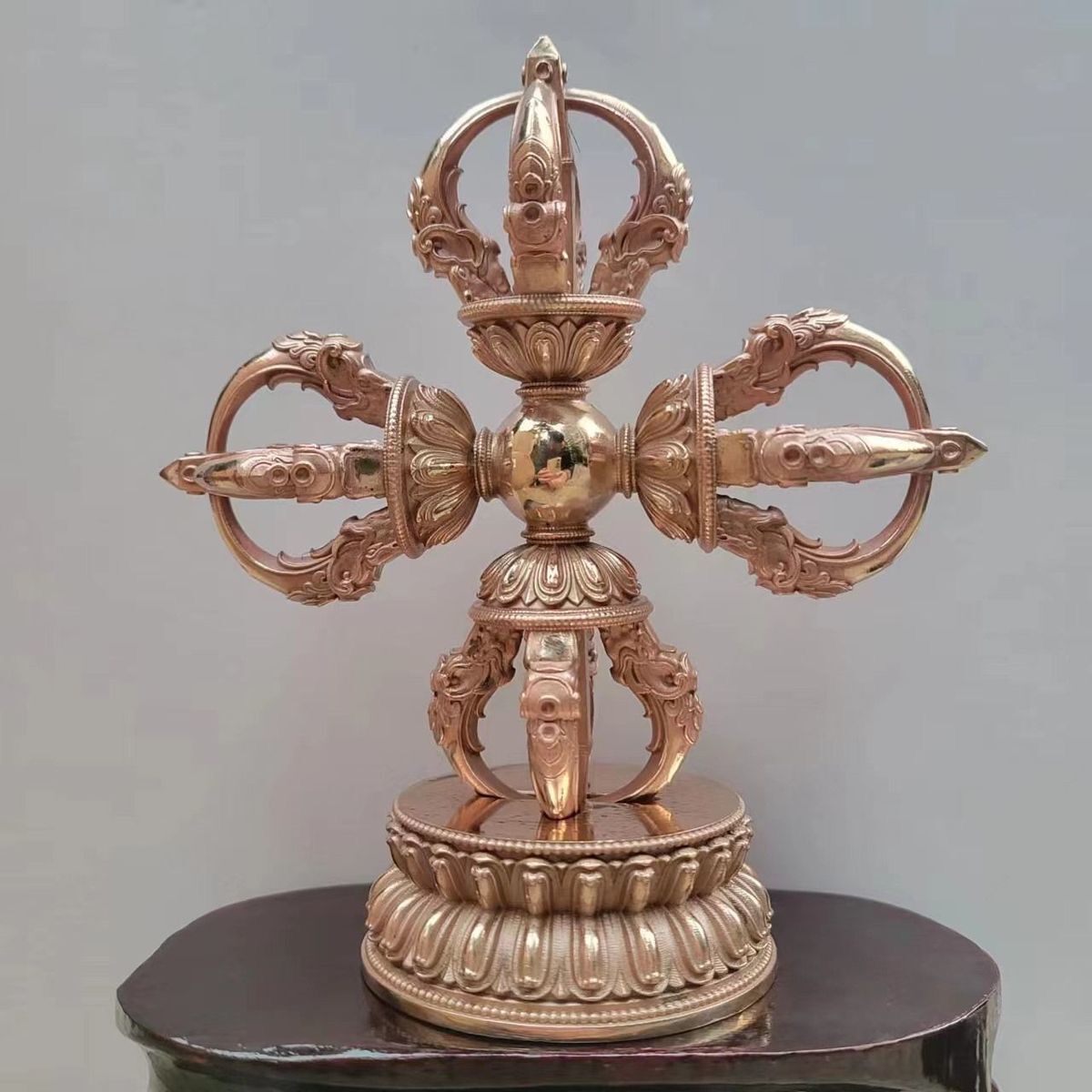 人気品十字金剛杵密教法具 五鈷杵 十字羯磨 寺院仏具 台座付き 14CM