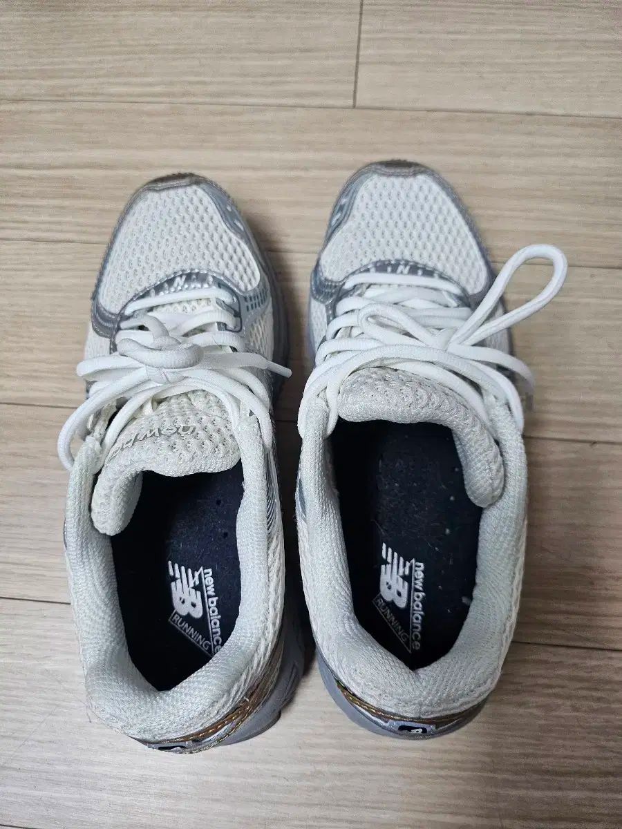 ニューバランス 860v2