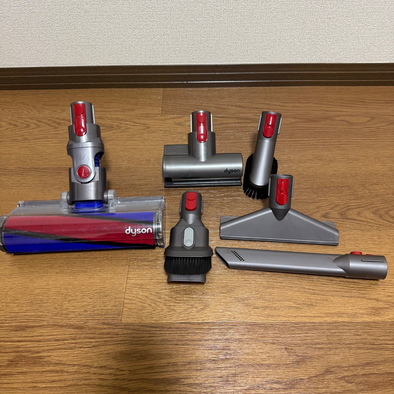 フルセット！状態良好の美品！お買い得品V10 SV-12 コードレスクリーナー① Dyson コードレスクリーナー SV12 V10シリーズ - メルカリ