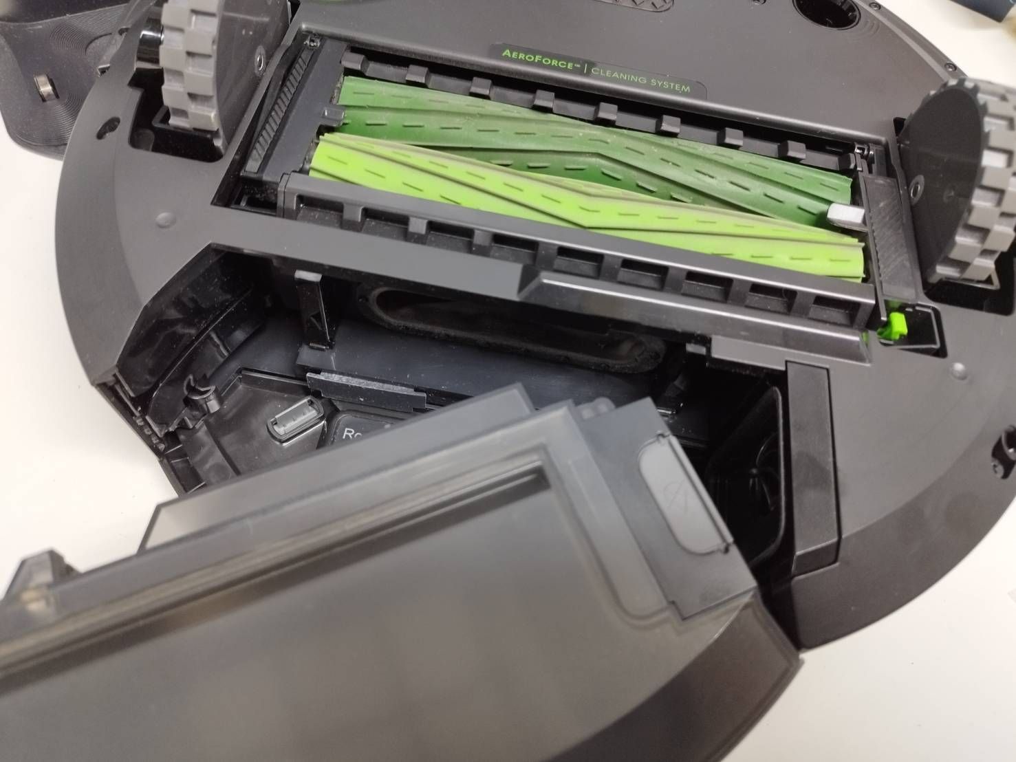 ジャンク】iRobot Roomba i2 ロボット掃除機/ルンバ/RVD-Y1 - メルカリ