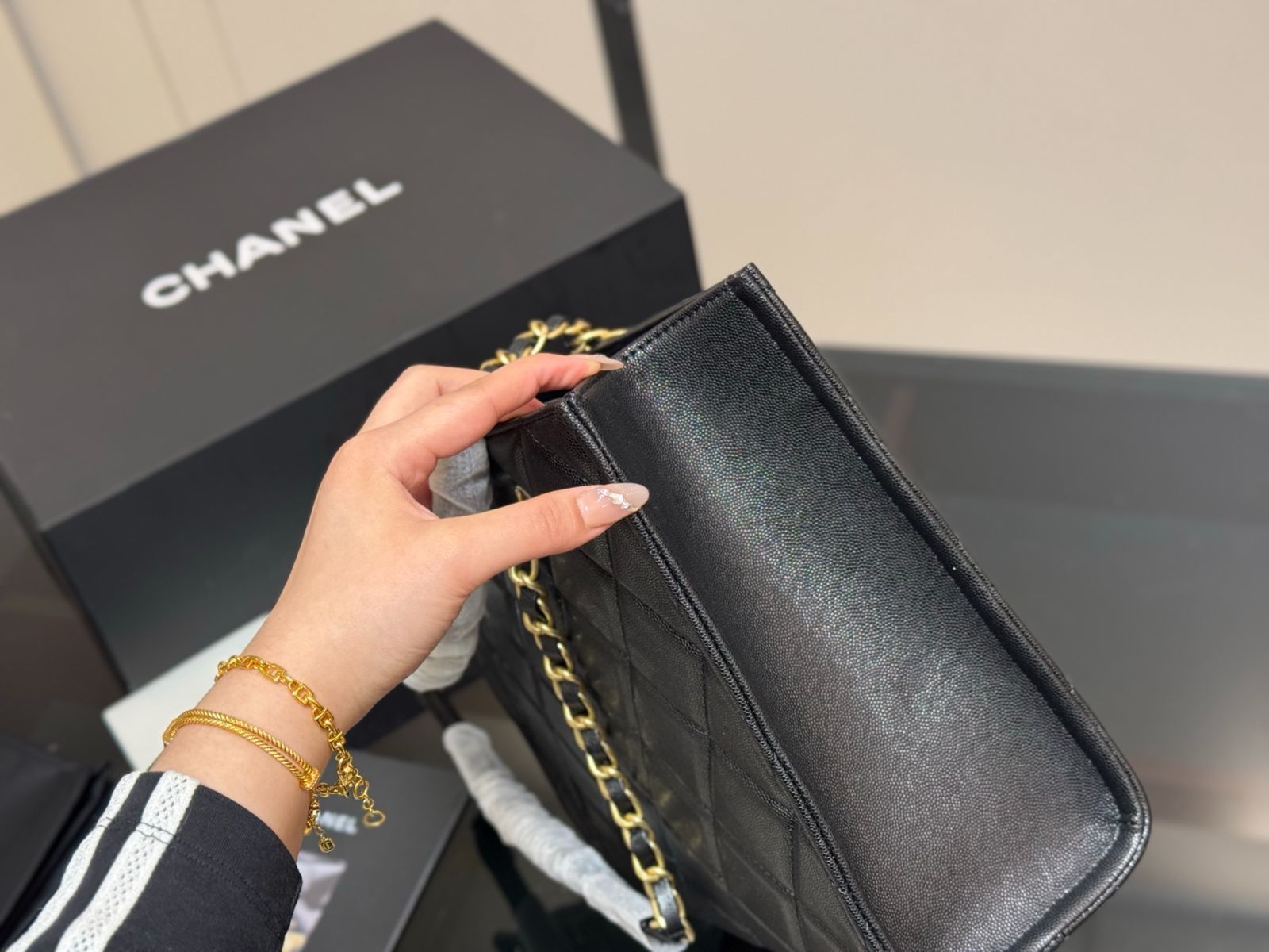 大容量♪*エレガンス*【CHANEL】ショッピングバッグ ブラック CHANEL 黒 ショッピングバッグ 小型 - メルカリ