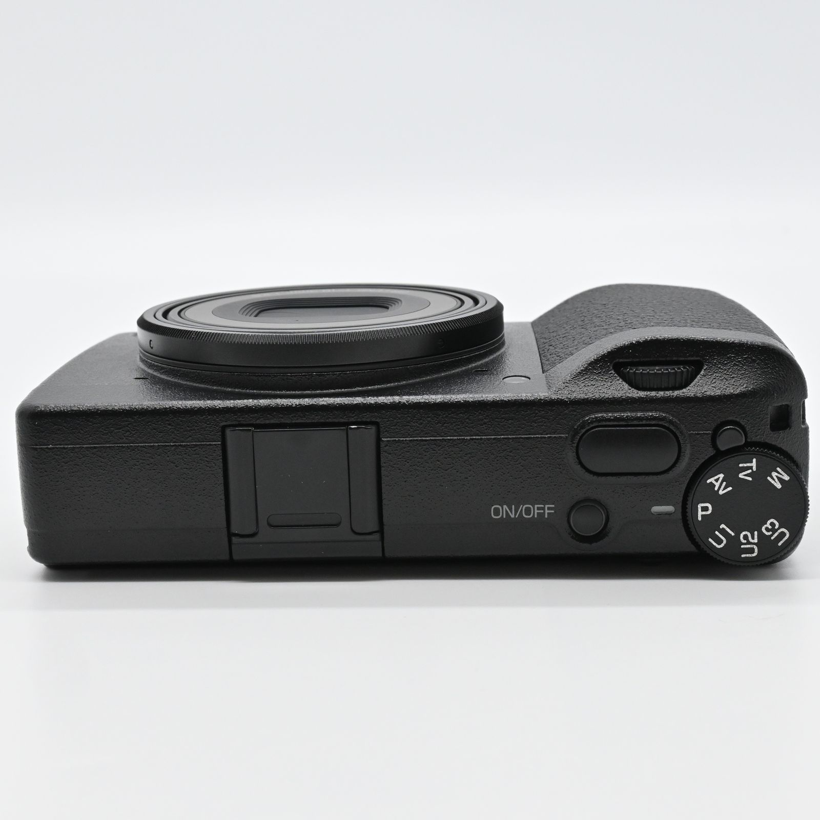 ショット数952!ほぼ新品級 RICOH GR III ☆ほぼ新品☆RICOH GR Ⅲ ショット数 2回 - メルカリ