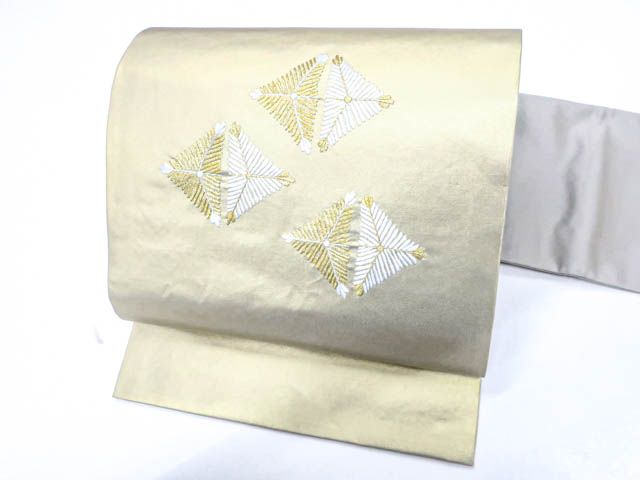 【着物】九寸名古屋帯 太鼓柄 金銀糸 松文 25b06-1012 一輝堂】【着物】九寸名古屋帯 太鼓柄 金銀糸 松文 25b06-1012 - メルカリ