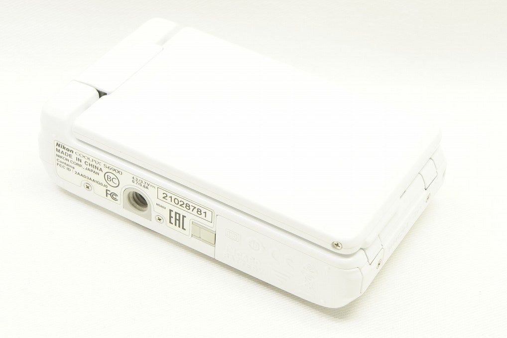 コンパクトデジタルカメラ