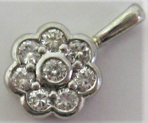 Pt900 プラチナ ペンダント 花柄 ダイヤ 8ヶ 0.15ct - メルカリ