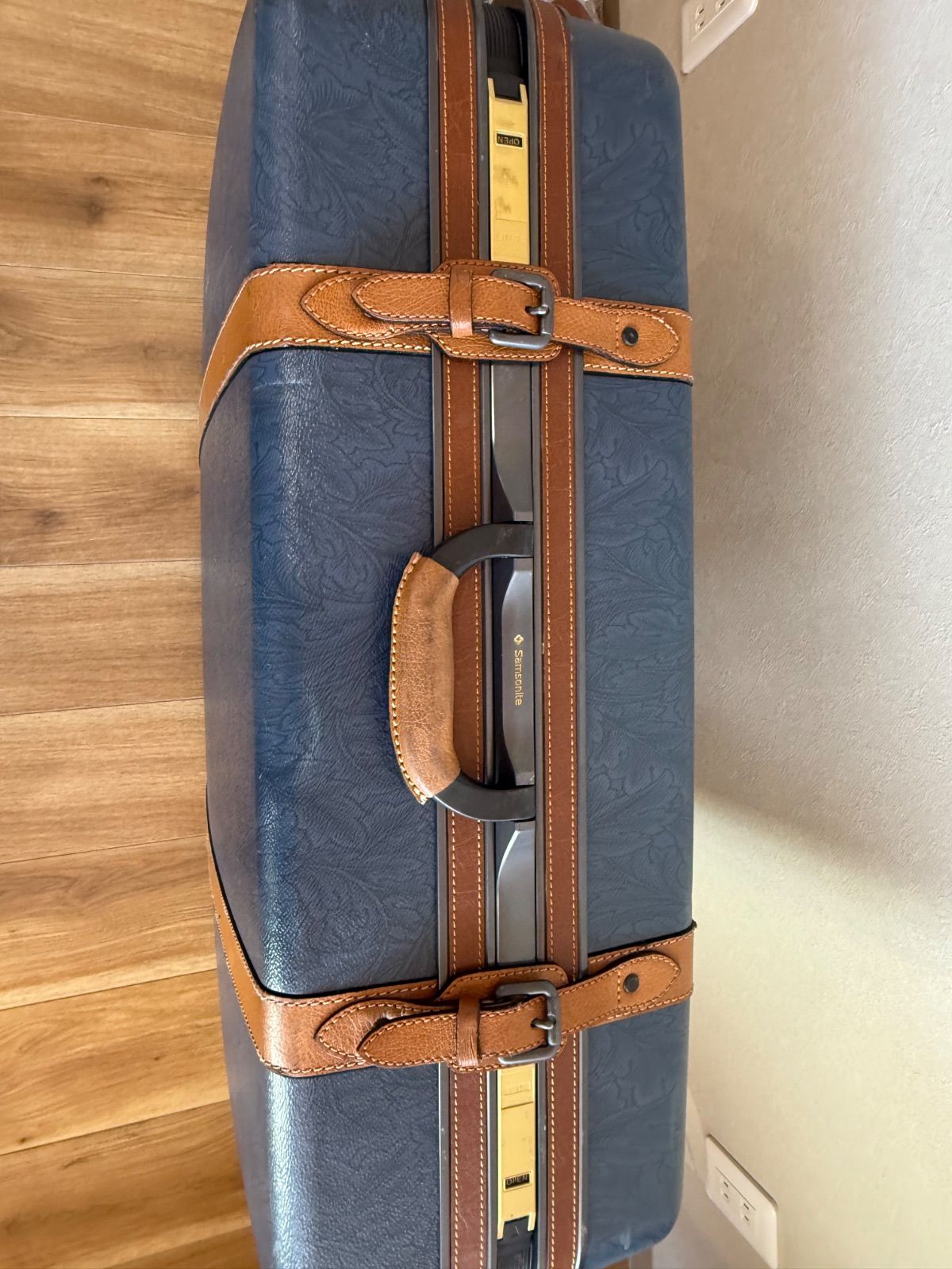 CLUB ネイビースーツケース