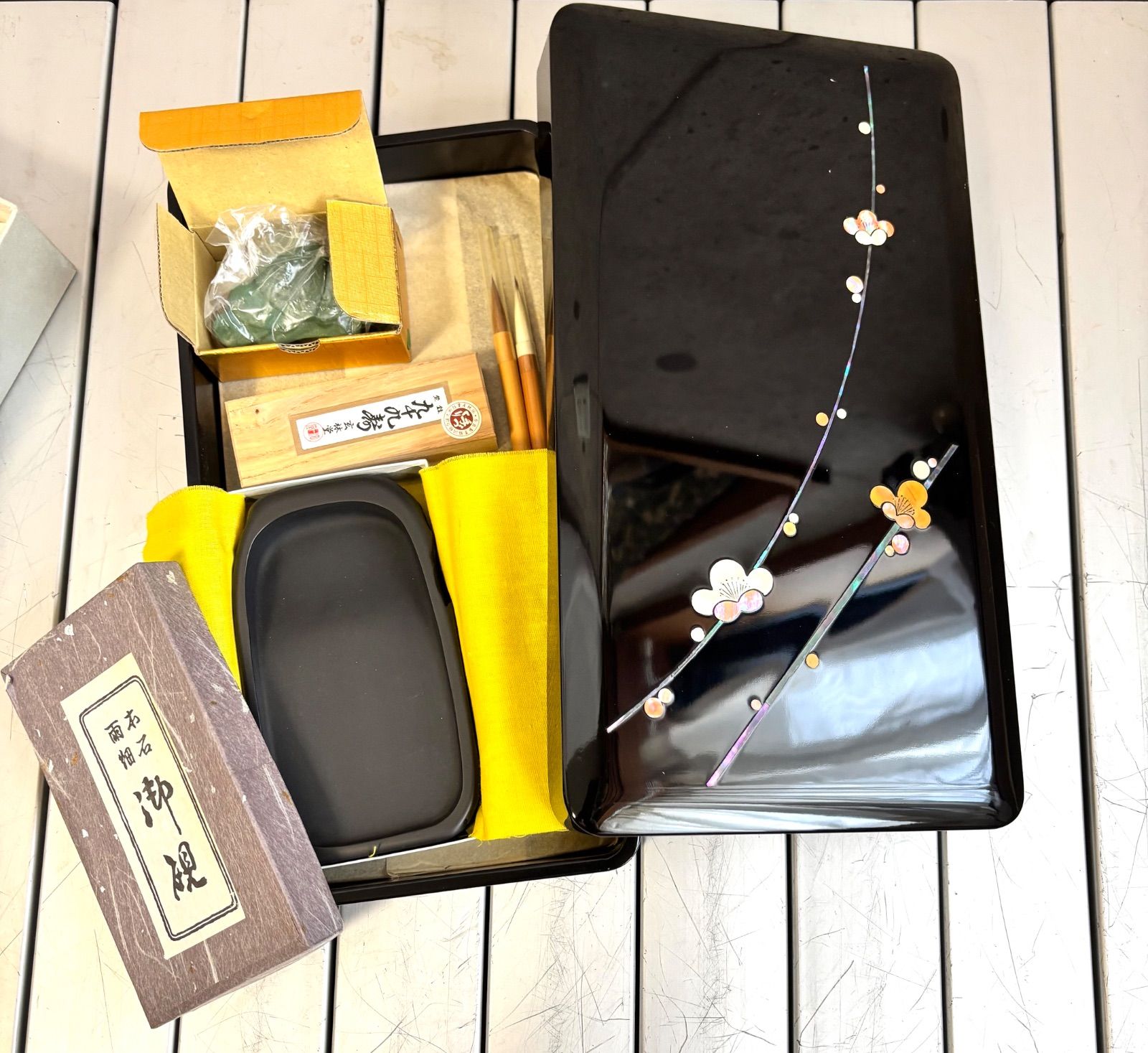 箱入 漆器硯箱 紅梅 螺鈿細工 文箱 書道具 |硯本石雨細御硯|墨 九十九寿 玄林堂|文鎮|筆 工芸品
