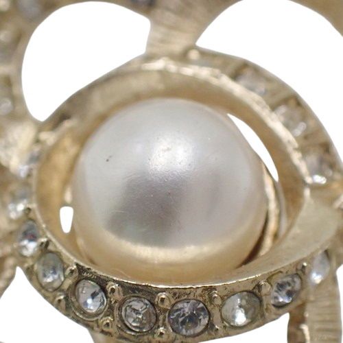 CHANEL(シャネル) カメリア ラインストーン ペンダント メタル(GP