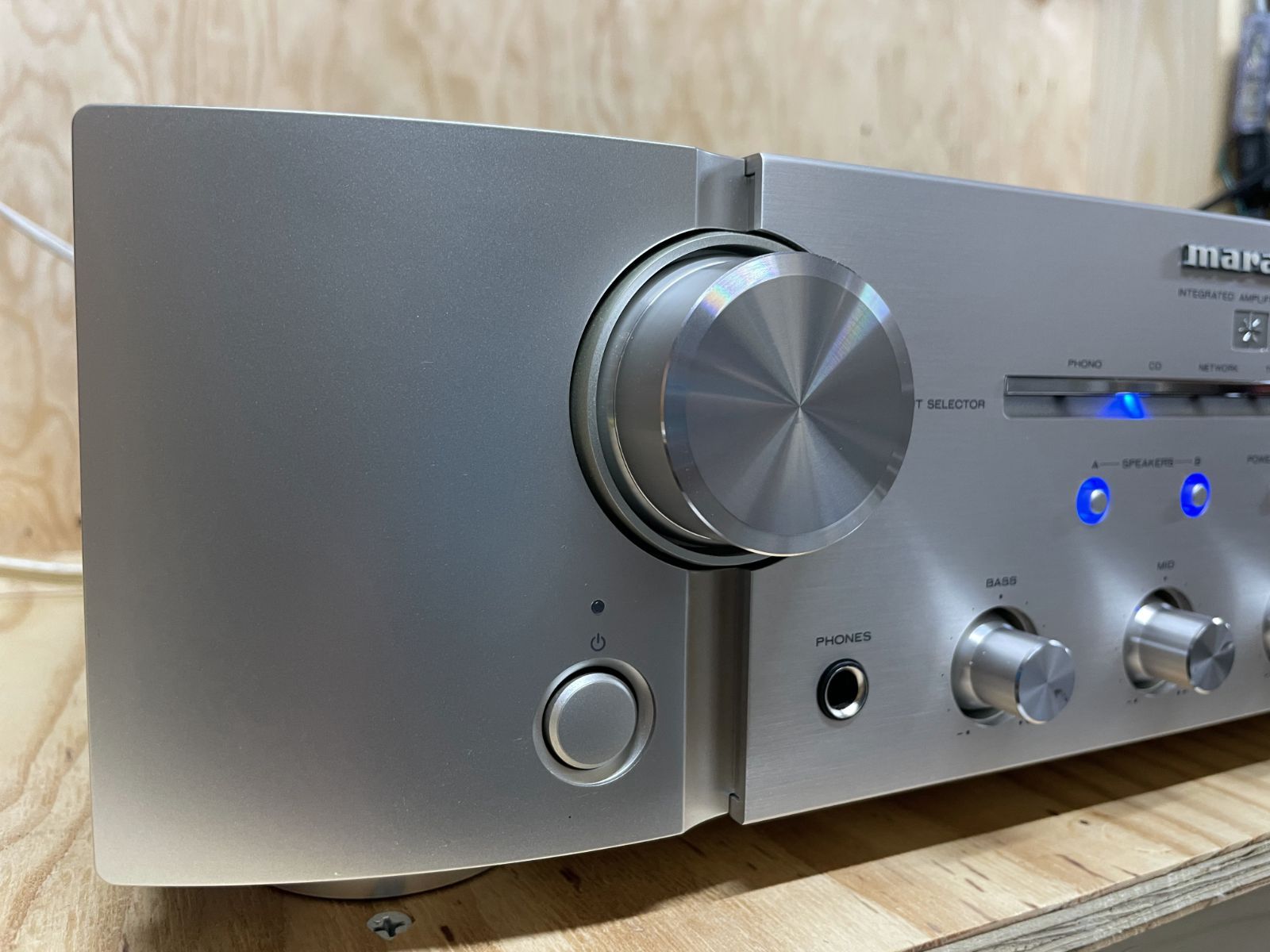 再出品　marantz PM8006 プリメインアンプ マランツ、電子ボリュームをクラス初採用したプリメイン「PM8006