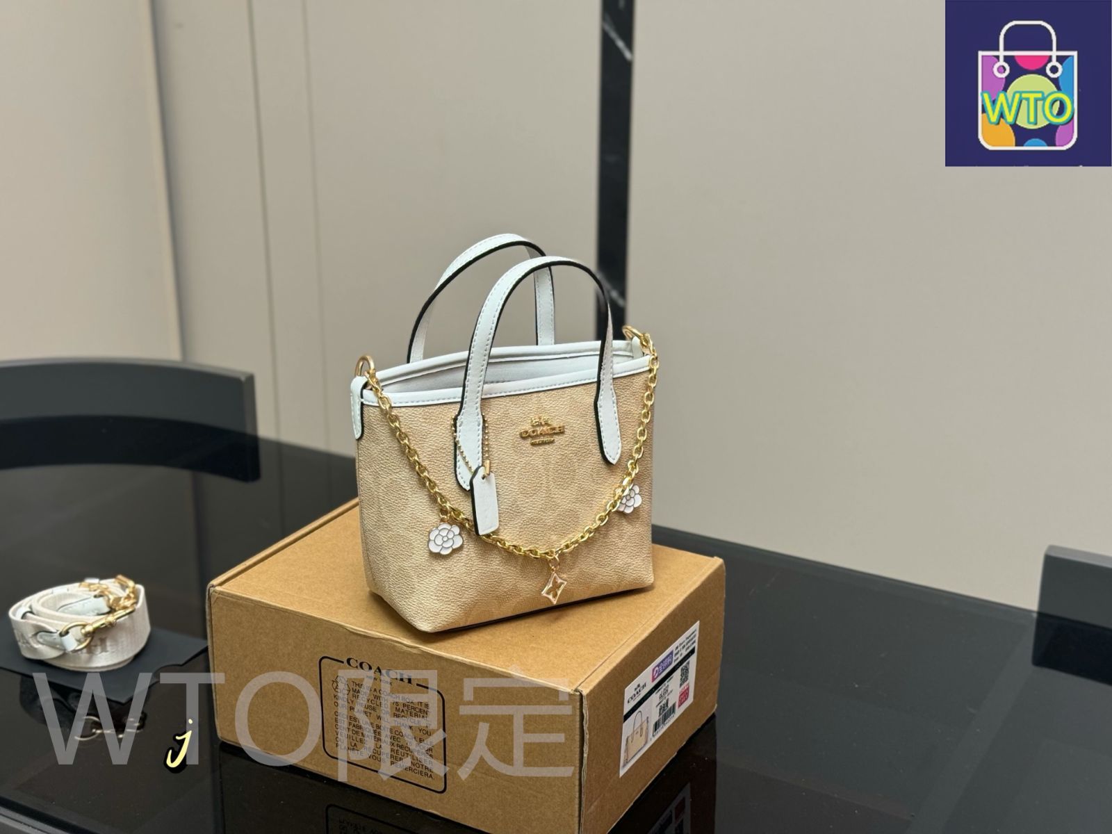 お値下げ！　COACH コーチバックまとめ売り　ミニトートバッグ 希少 今日特価】Coach コーチ ミニトートバッグ 全面新発売の愛らしい