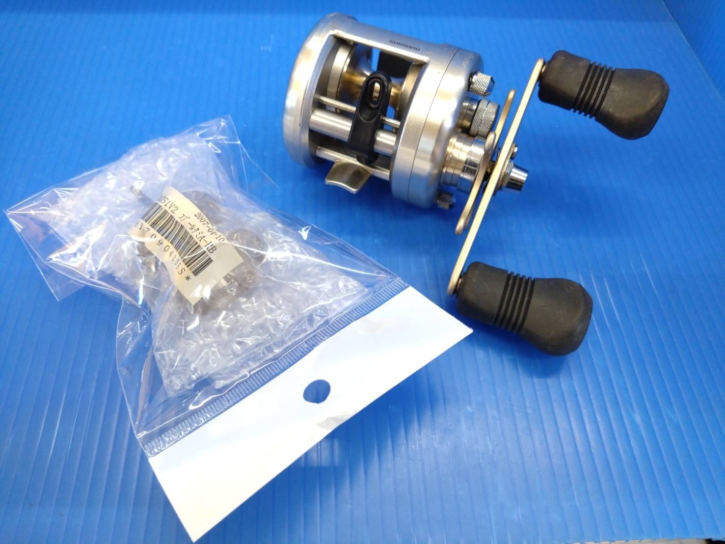 日本製 シマノ AXIS アクシス 101 予備スプール付 回転良好