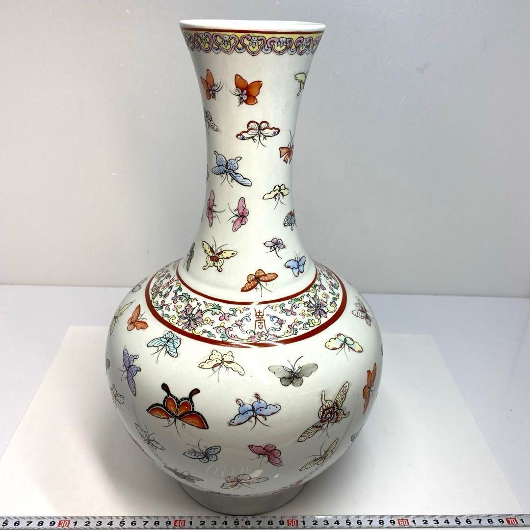 中国美術 粉彩 蝶図 花瓶 タサオ 高さ41.5㎝ 東な6-0602