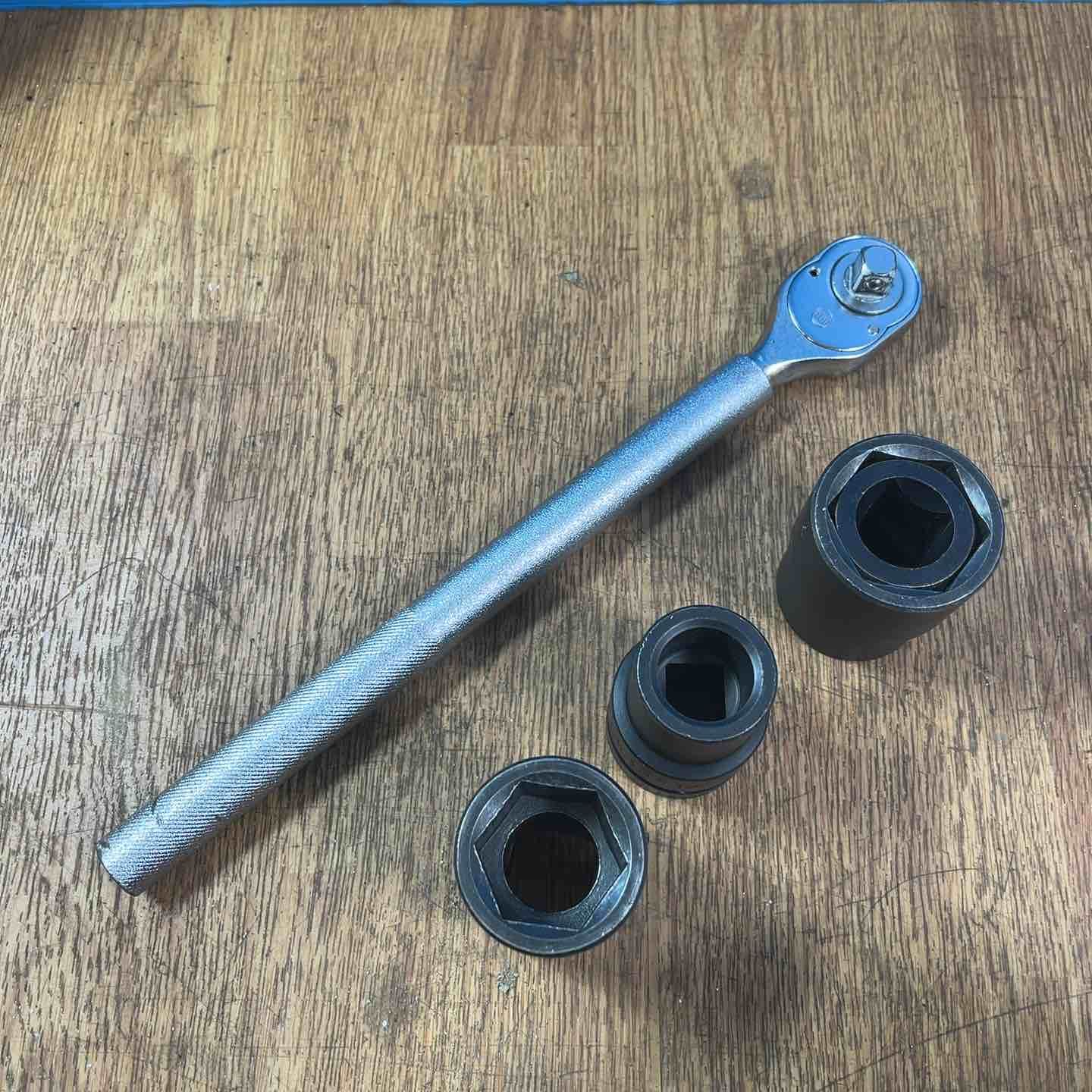 ノグチ 大型トラックホイル用ギアレンチ
