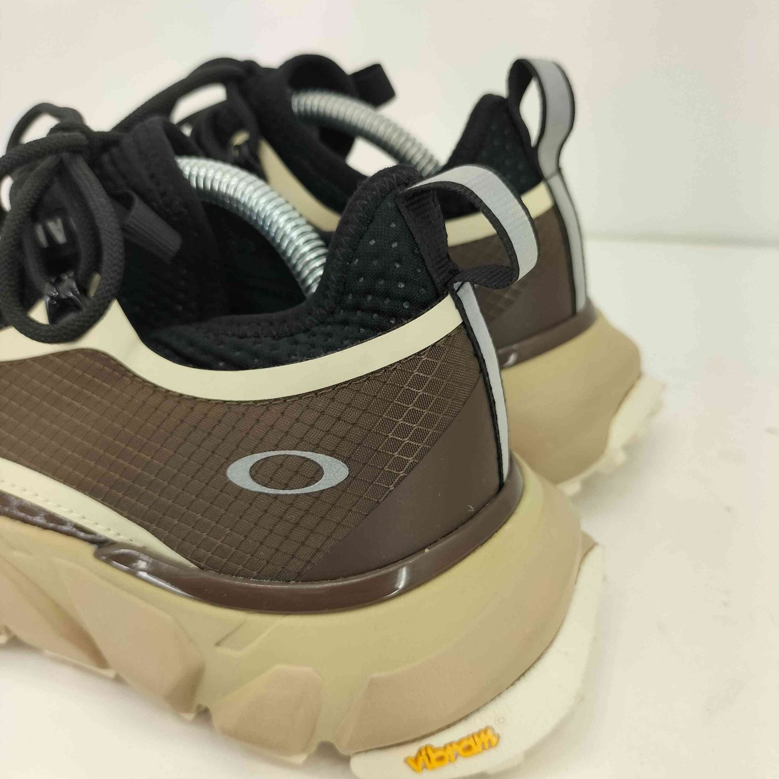 オークリー OAKLEY Light Shield ライトシェルド ローカットスニーカー 