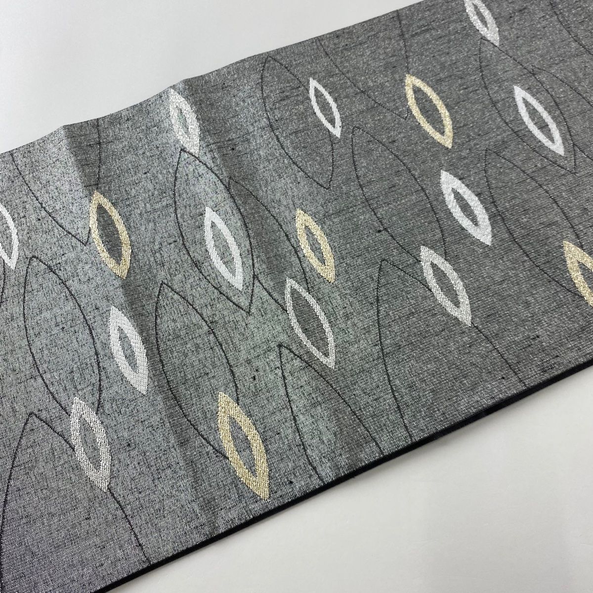 袋帯 美品 秀品 幾何学模様 箔 銀色 六通 正絹 【中古】 - メルカリ