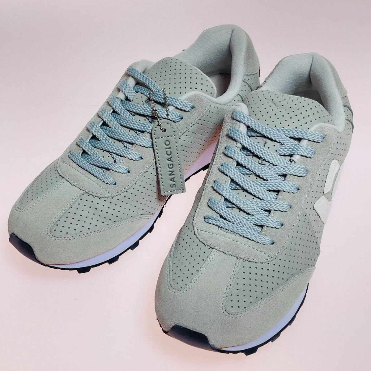 かかママ via SANGACIO グレー スニーカー via SANGACIOにゅ～ず 7周年限定モデル25.5cm グレースニーカー - メルカリ