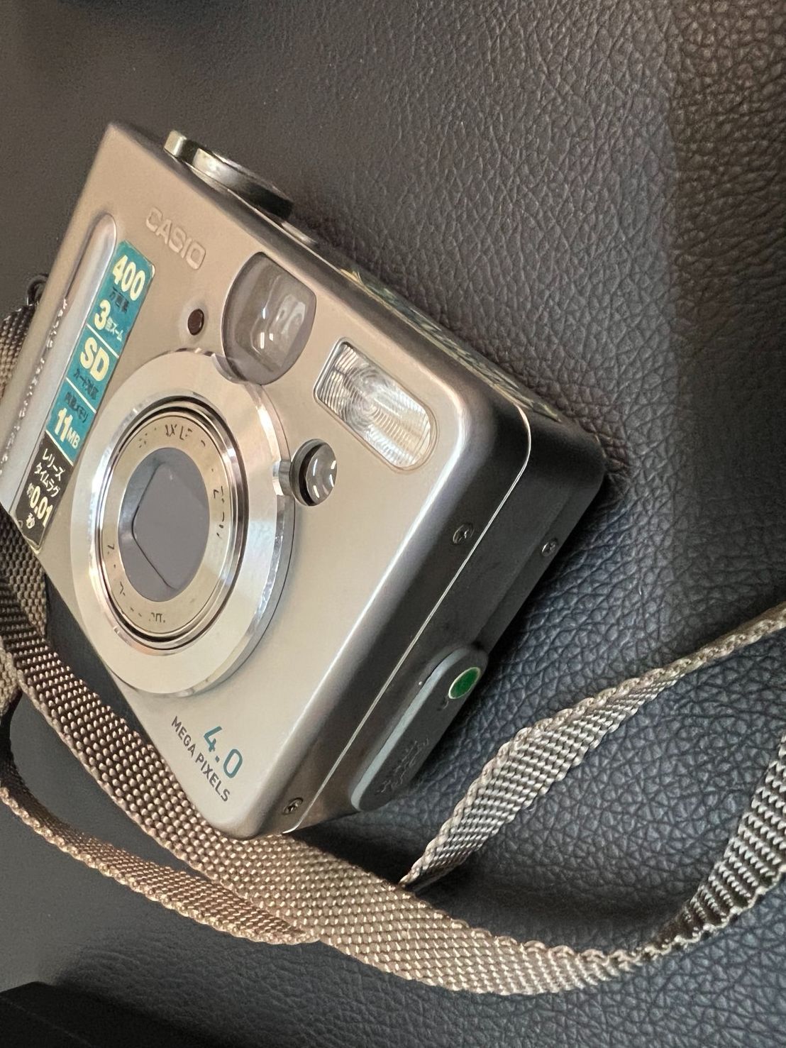 CASIO QV-R4 デジタルカメラ 400万画素 バッテリー／充電器